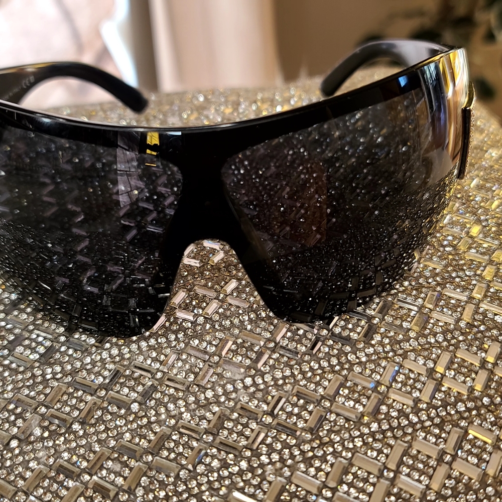 CHANEL logo oversized Ski Shield sunglasses in black w/Swarovski crystal CC embl - Picture 11 of 15